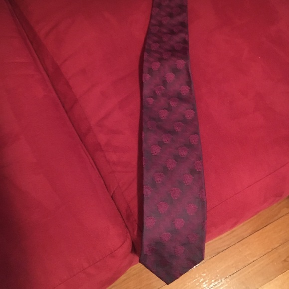 Versace Medusa headed logo maroon neck tie. 100% silk. Worn 3x.